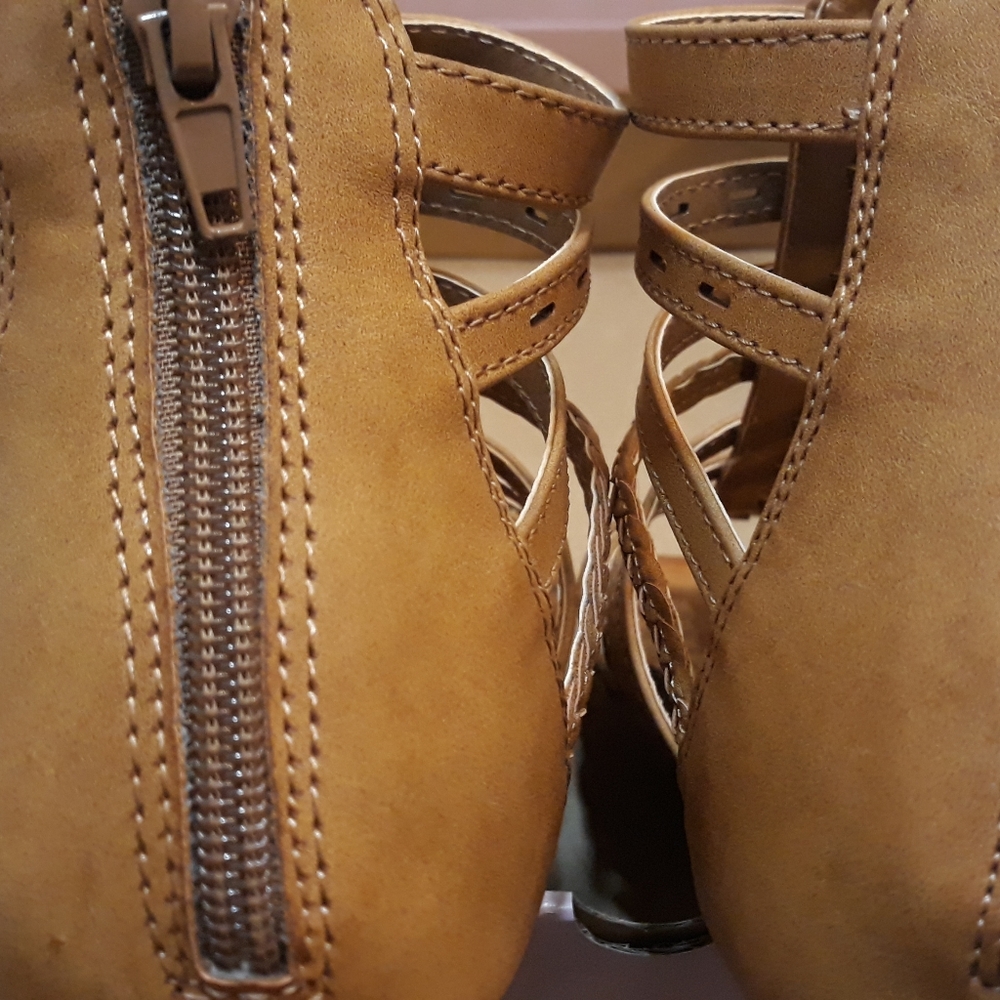 Relisting- Pop Sandals - Picture 3 of 6